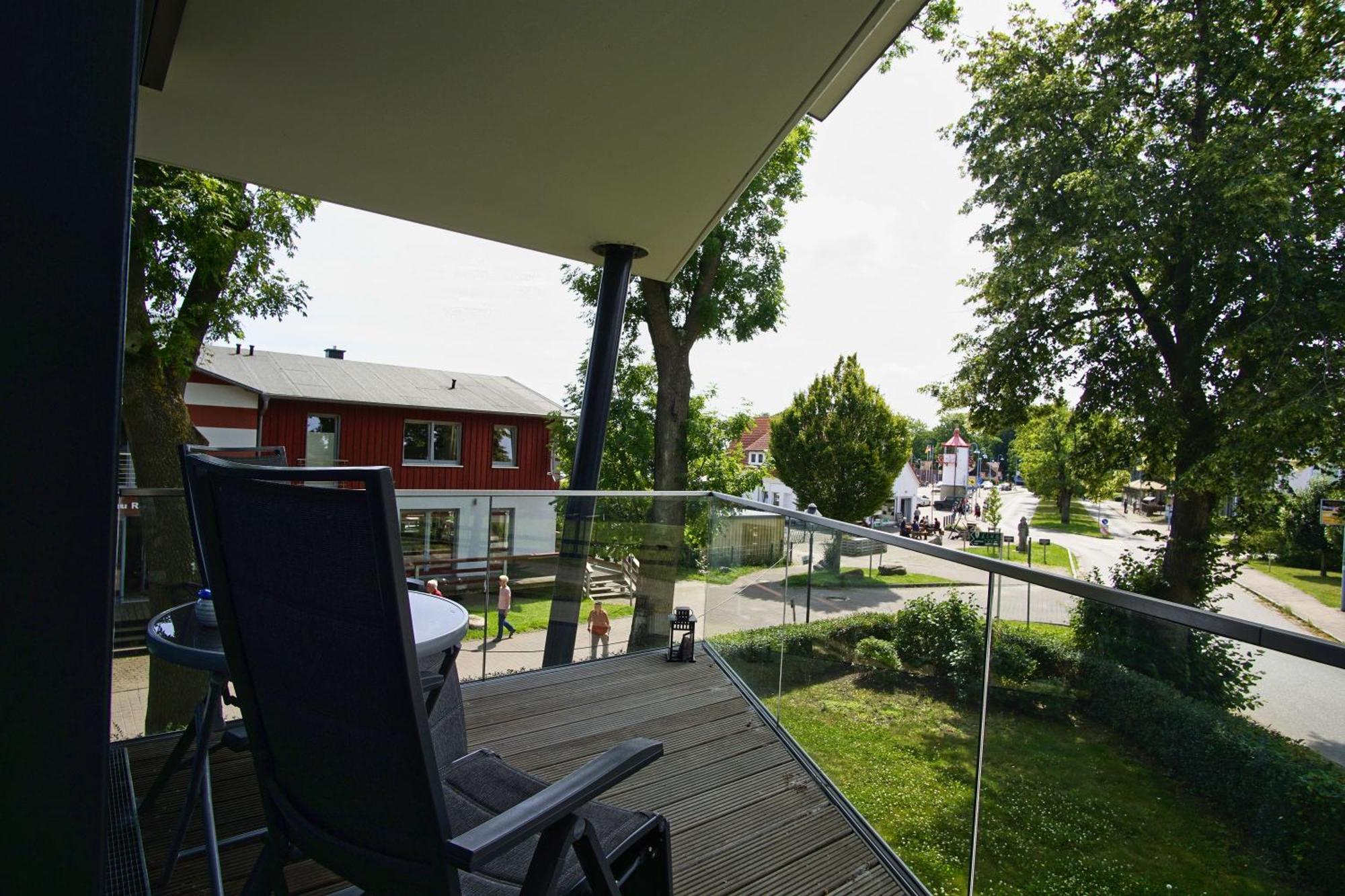 Haus Hafenkieker Fewo 08 - Balkon, Hafenblick Putbus Exterior foto